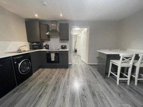 Mays Apartments - 147-153 Mill Street, Free Parking, 5 minute walk to Baltic Market and City Centre - Apartments sleep 1-6 guests